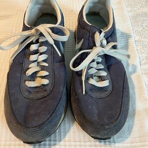 Vintage Women’s Nike Sneakers